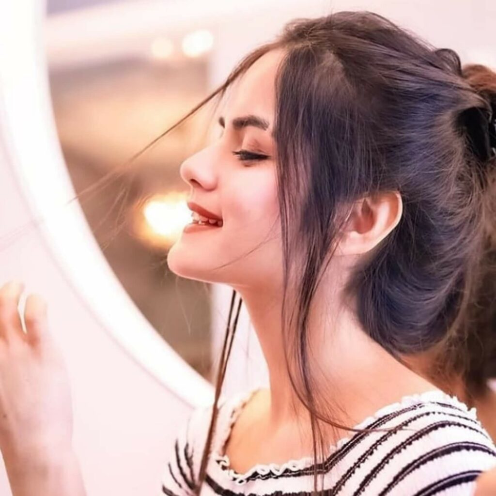 Cute Girl Pic for Instagram