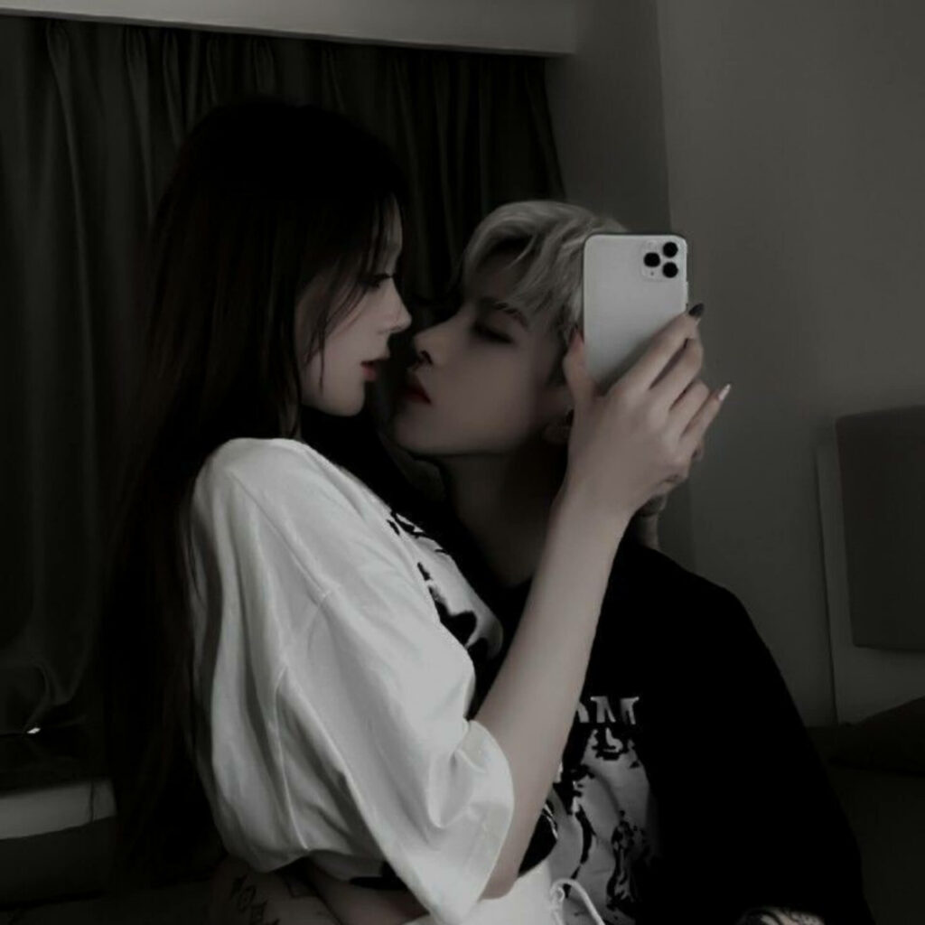 WhatsApp Love Status DP

